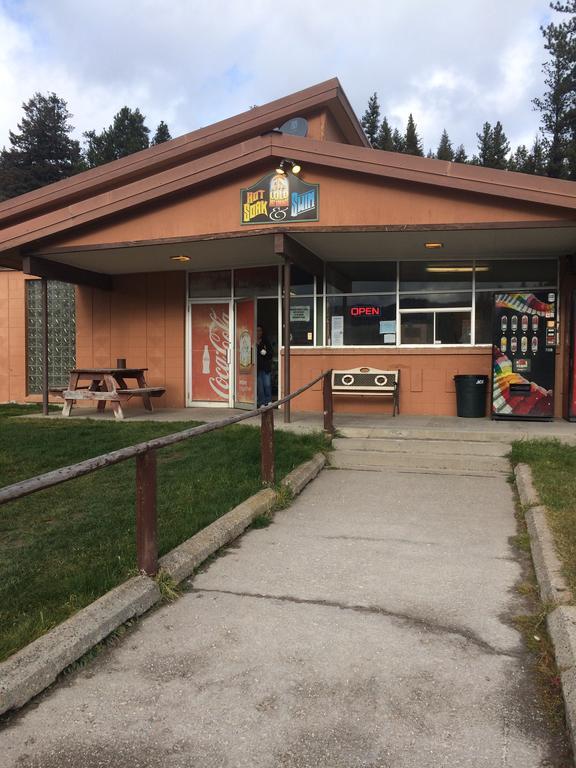 Отель Lolo Hot Springs Экстерьер фото