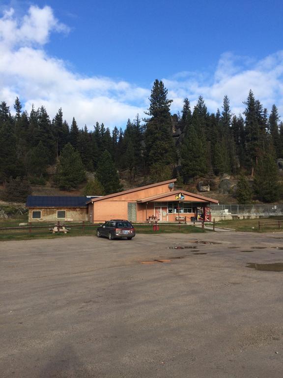 Отель Lolo Hot Springs Экстерьер фото