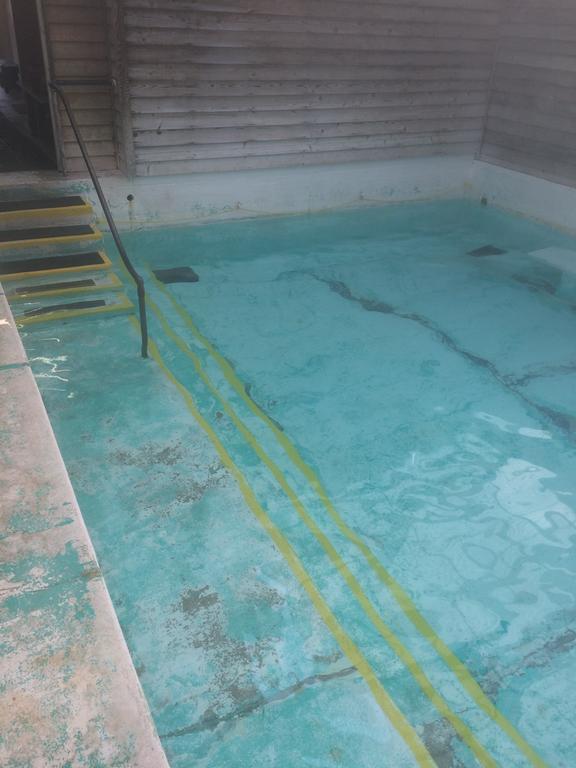 Отель Lolo Hot Springs Экстерьер фото